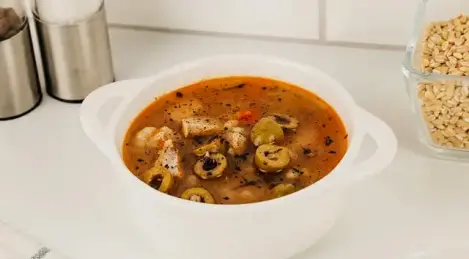 Gurkensuppe mit Oliven