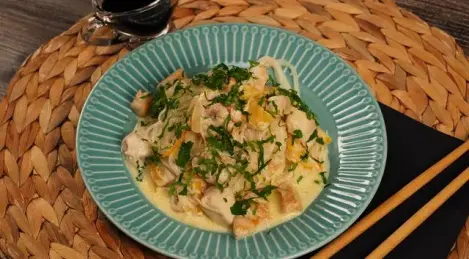 Funchoza à la sauce crémeuse