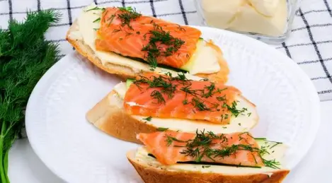 Forellen-Frischkäse-Sandwiches
