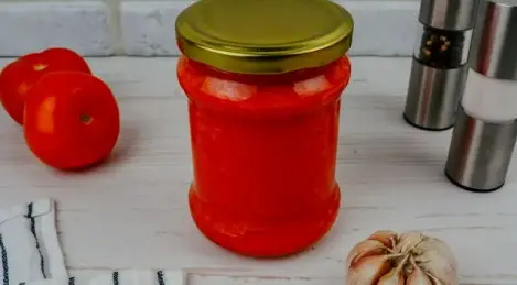 Salsa di pomodoro fatta in casa per l'inverno