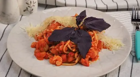 Pasta con gamberi al sugo di pomodoro