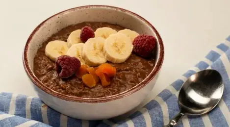 Oatmeal with banana and chocolate