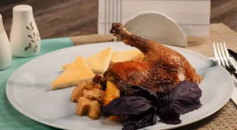 Duck with apples and oranges