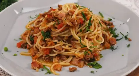 Bolognese with wine