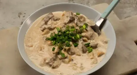 Stroganoff di manzo con funghi