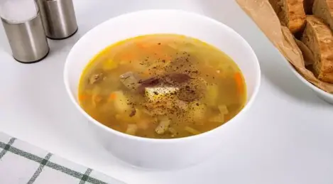 Pickle soup with beans