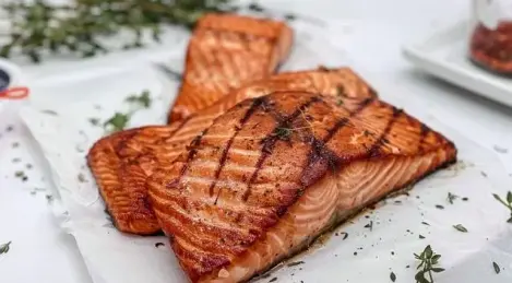 Aromatic pink salmon steak