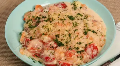 Camarones con tomate en salsa cremosa