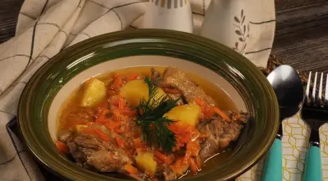 Duck stewed with potatoes
