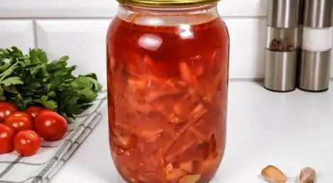 Borscht invernale con pomodori