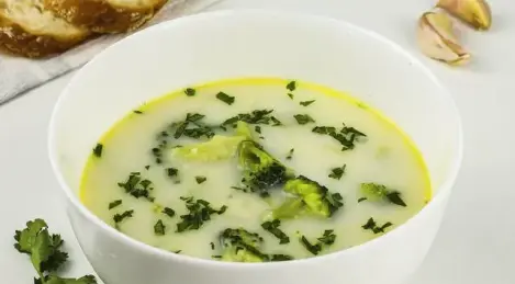 Zuppa cremosa con couscous e broccoli