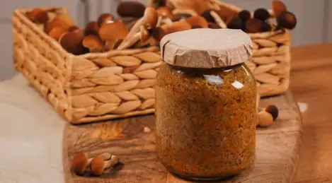 Caviar de champignons au miel et au laurier