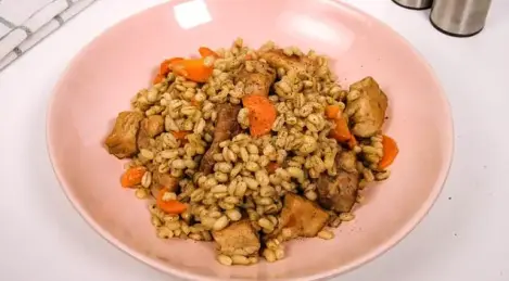 Cebada perlada con carne