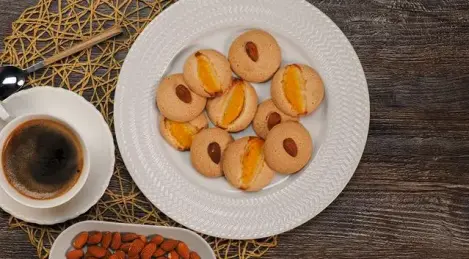 Almond cookies with orange