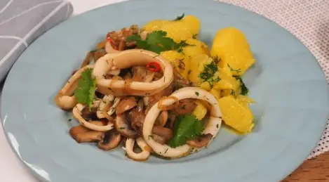 Calamares fritos con champiñones