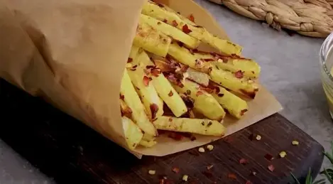 Patatine fritte dorate al forno