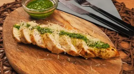 Pollo con salsa pesto