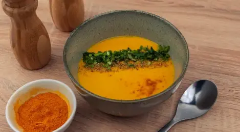 Zuppa di piselli vegetariana