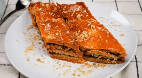 Baklava with sour cream