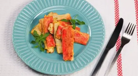 Gebratene Krabbenstäbchen mit Käse