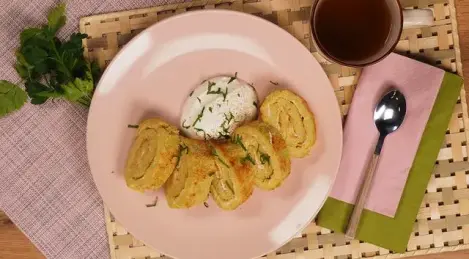 Zucchini roll with cheese