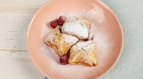 Umschläge mit Himbeeren