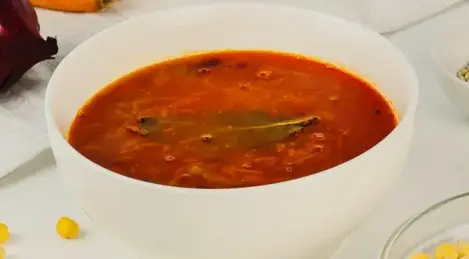 Vegetarischer Rassolnik mit Kichererbsen