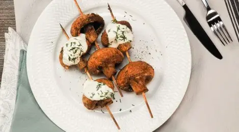 Champignons on skewers in the oven